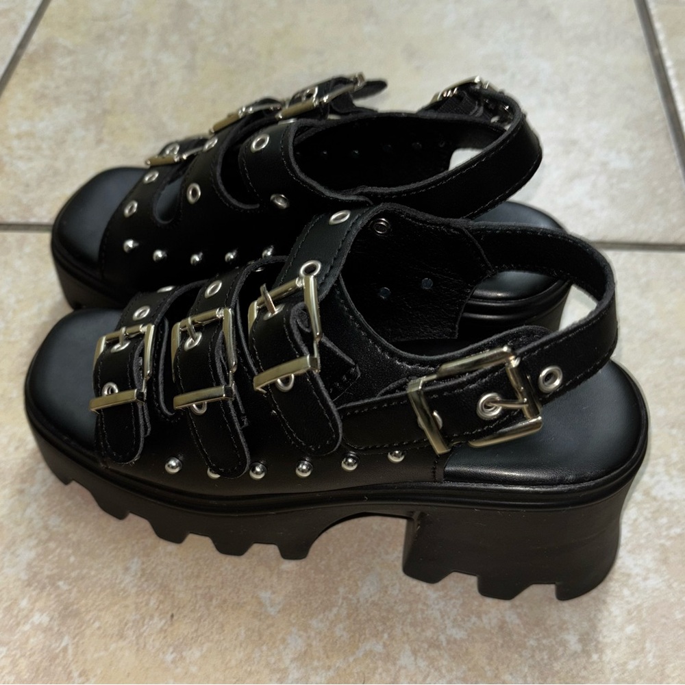 SHEIN Black Platform Sandals with Glossy Finish